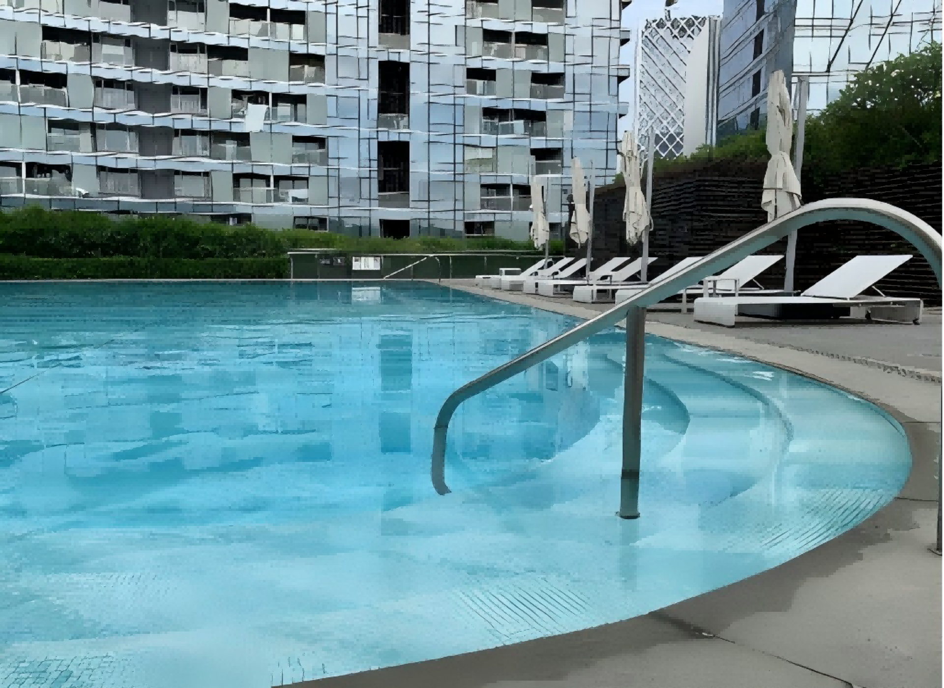 JW万豪酒店恒温泳池