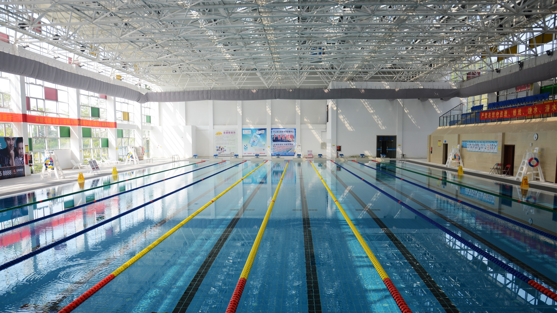 深圳坪山游泳馆