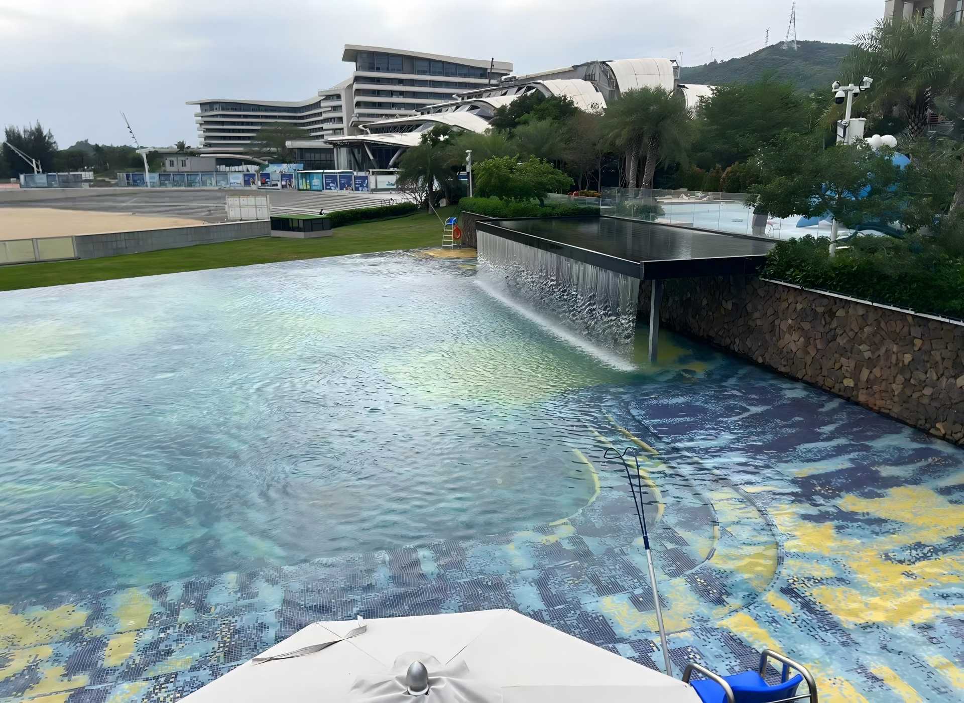 金沙湾佳兆业恒温泳池