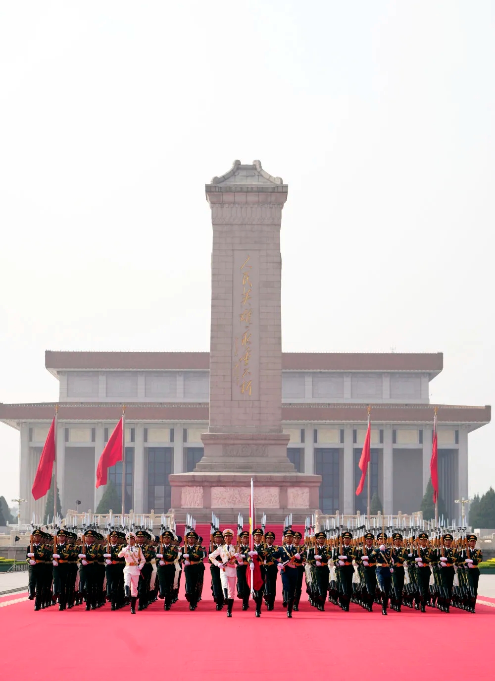 铭记历史，守护和平——铭洋中科职工观九三阅兵有感